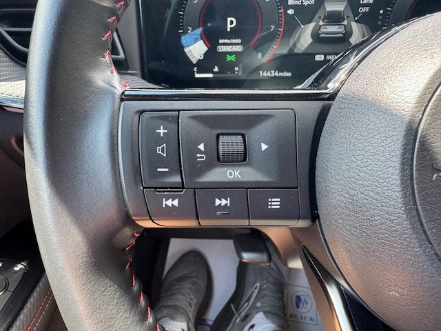 2025 Nissan Kicks SR