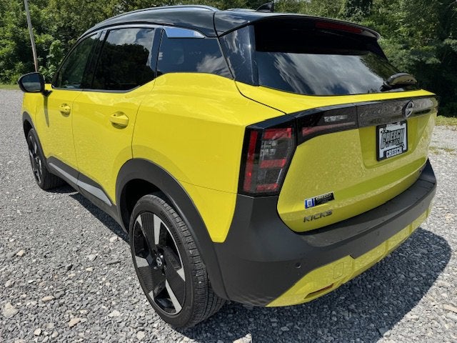 2025 Nissan Kicks SR