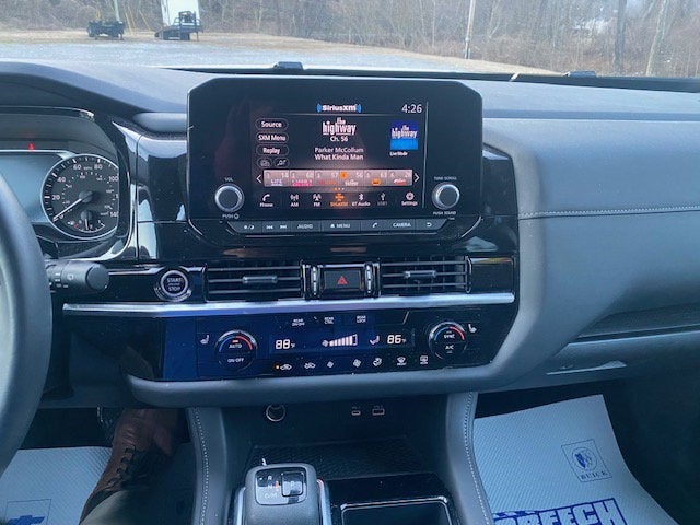 2024 Nissan Pathfinder SV