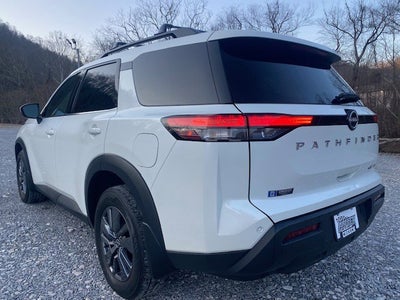 2024 Nissan Pathfinder SV