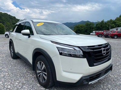 2024 Nissan Pathfinder SL