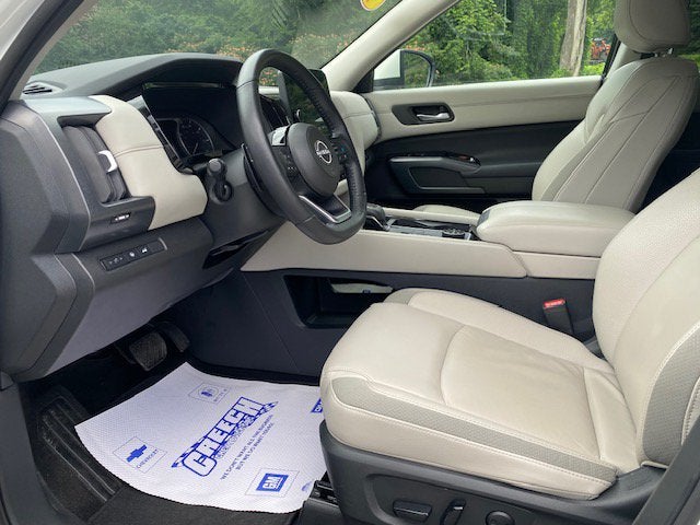 2024 Nissan Pathfinder SL